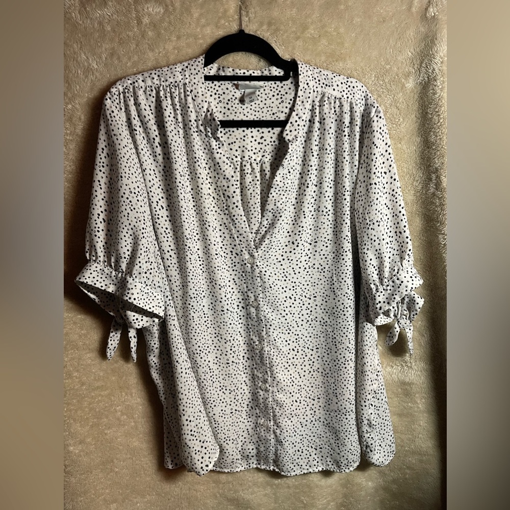 Ava & Viv 3X Button Down White Top with Black and Tan polka dots